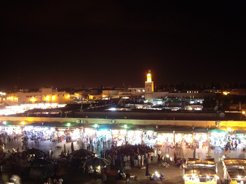 La place by night